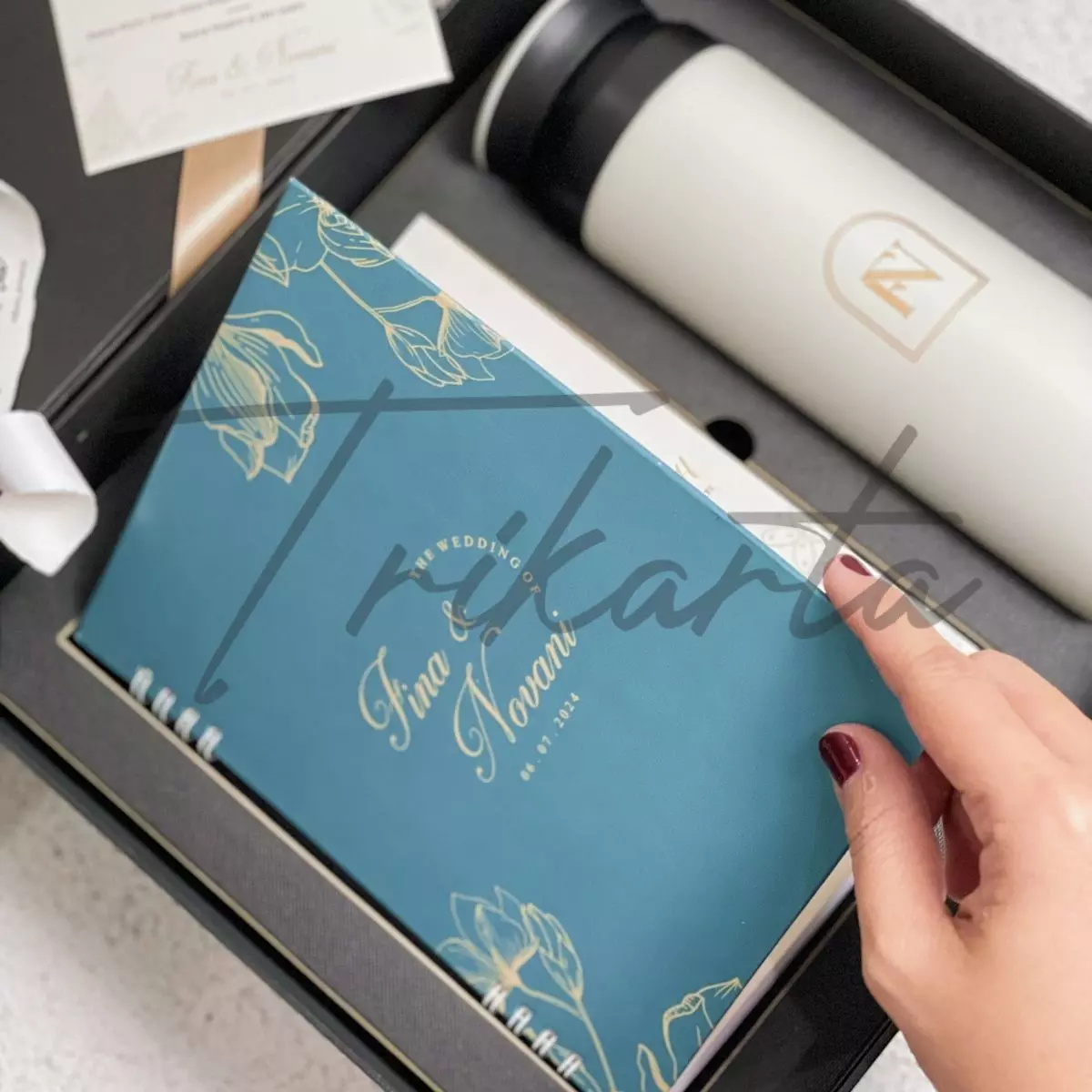 Set Botol dan Notebook