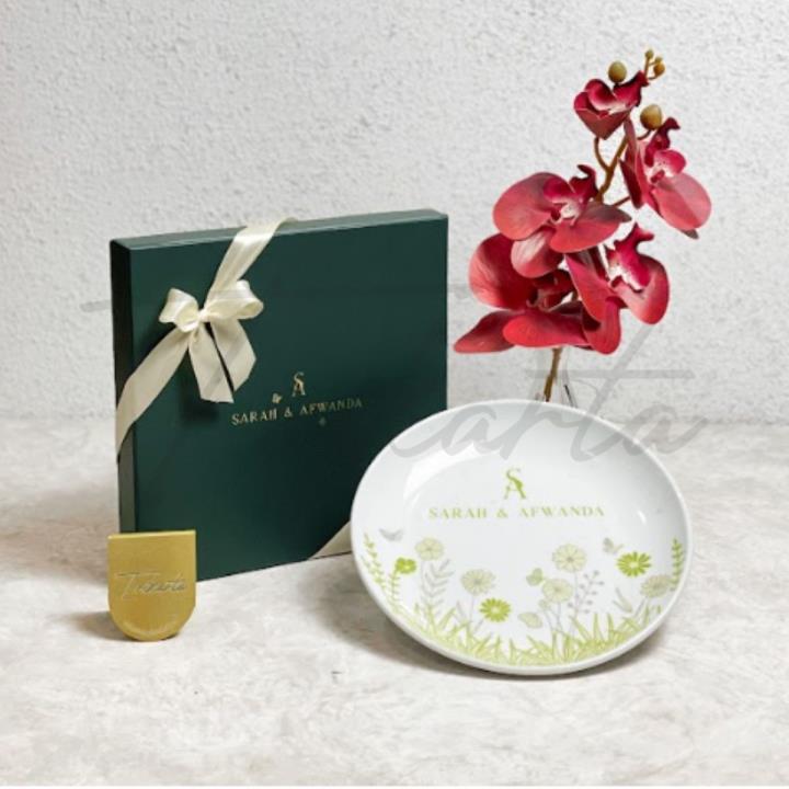 Piring Moon 8 Inch (Motif Random)