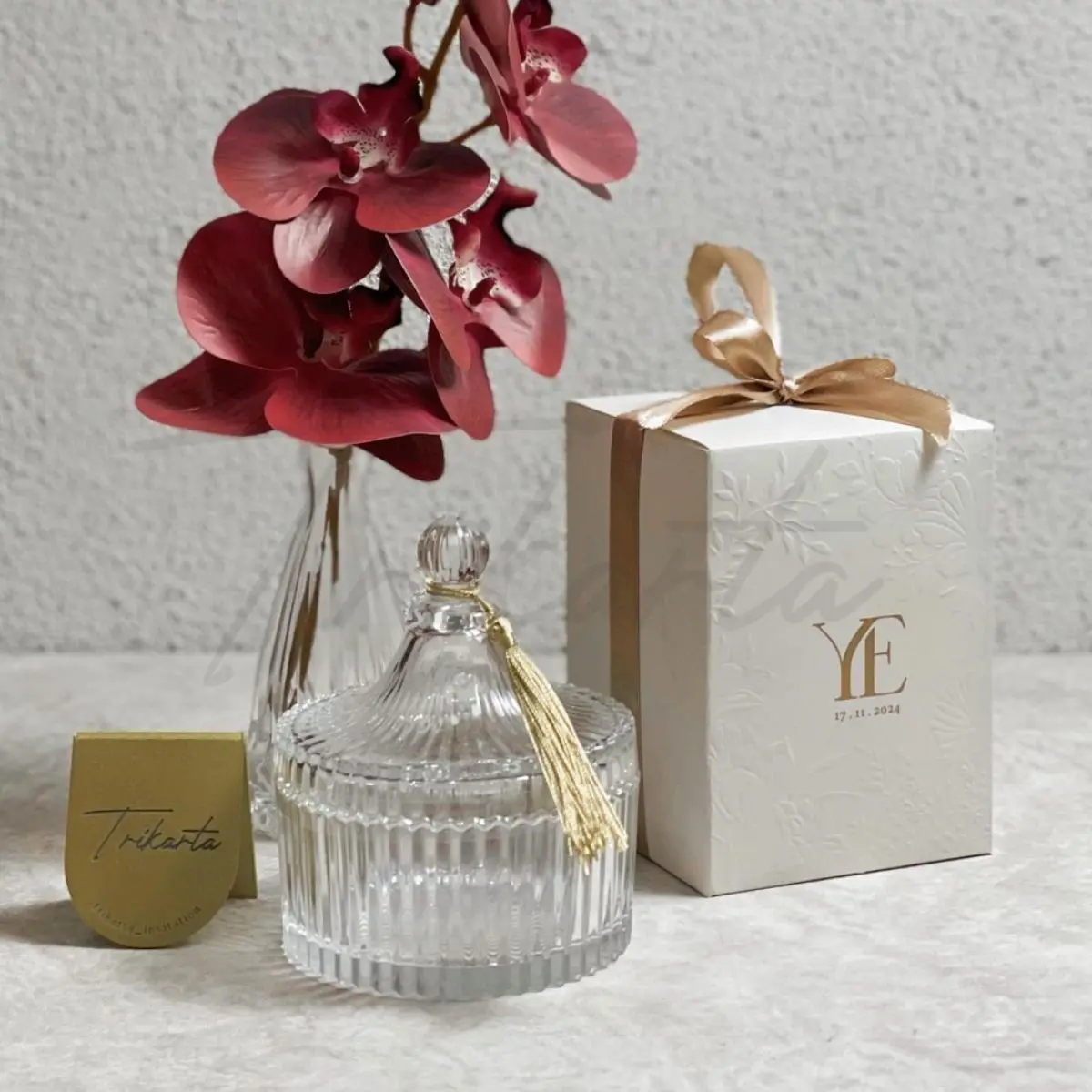 Crystal Carousel M Paperbox Emboss putih