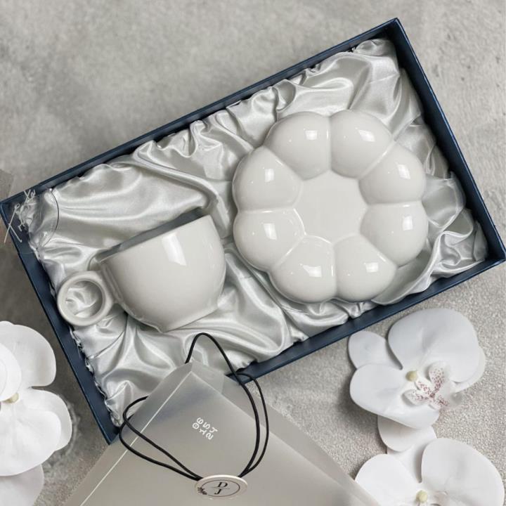 Teacup Awan Putih